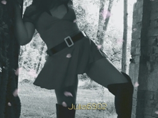 Julia6902