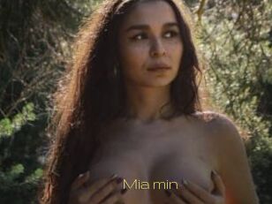 Mia_min