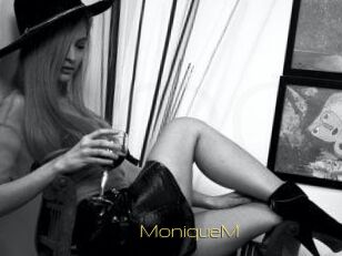 MoniqueM