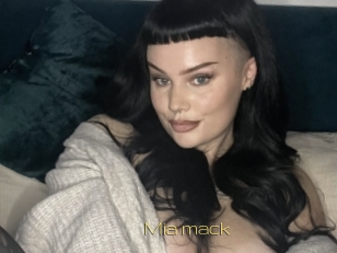 Mia_mack